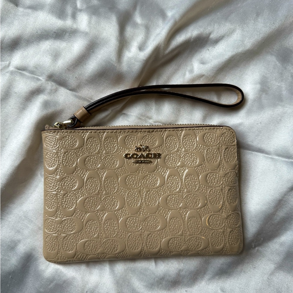 Coach corner wristlet in signature pattern